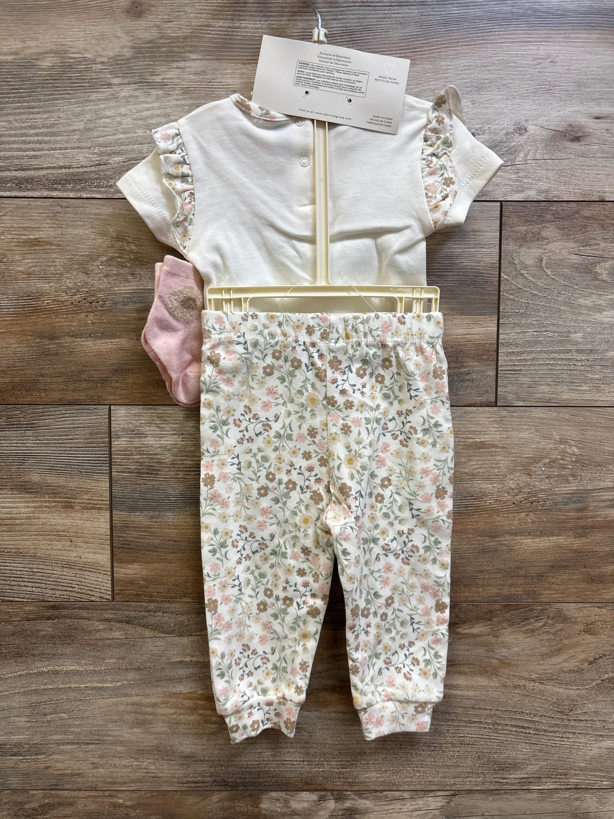 NWOT Chick Pea 4pc Mommy's Bestie Layette Set White sz 6-9m