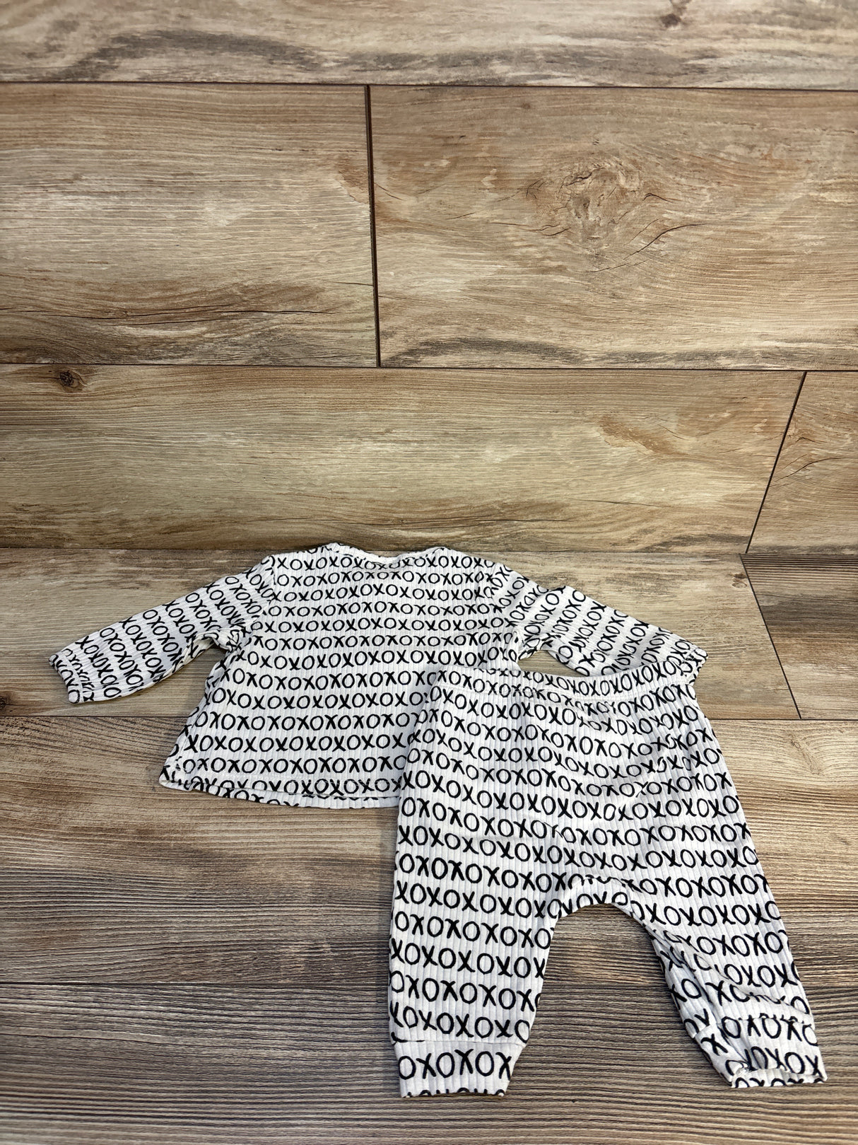 Cat & Jack 2pc Xo Print Shirt & Bottoms Set White sz 0-3m