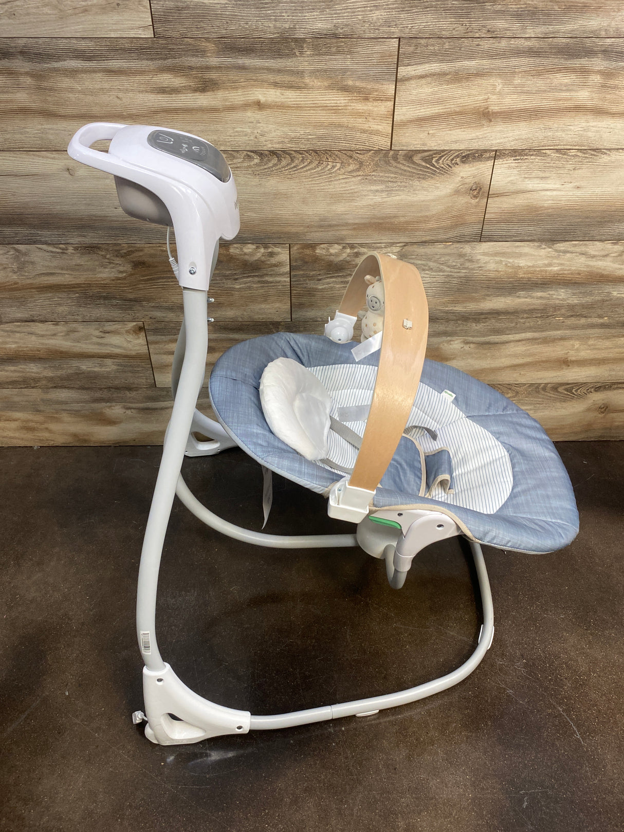 Ingenuity Simple Comfort Compact Swing with Wood Toy Bar - Chambray