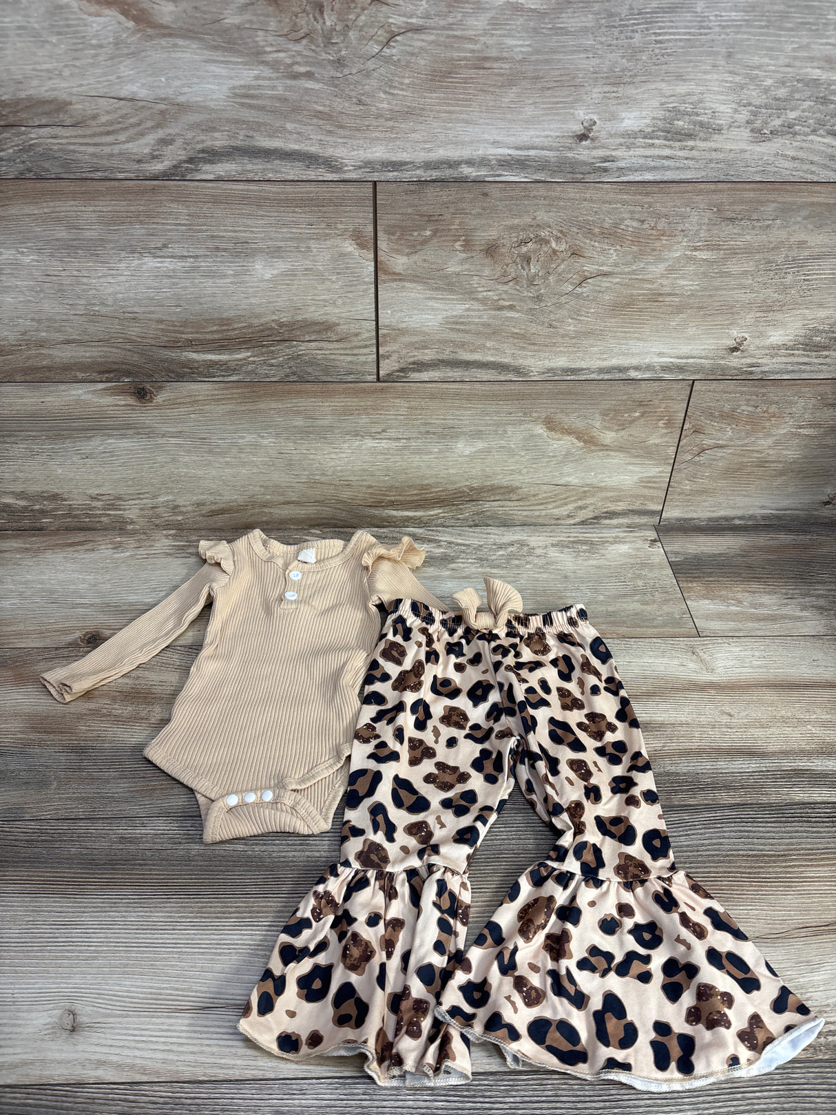2pc Set Long Sleeve Bodysuit + Leopard Pants Tan sz 12-18m