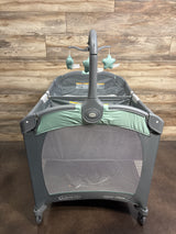 Graco Pack 'n Play Change 'n Carry Playard in Manor*