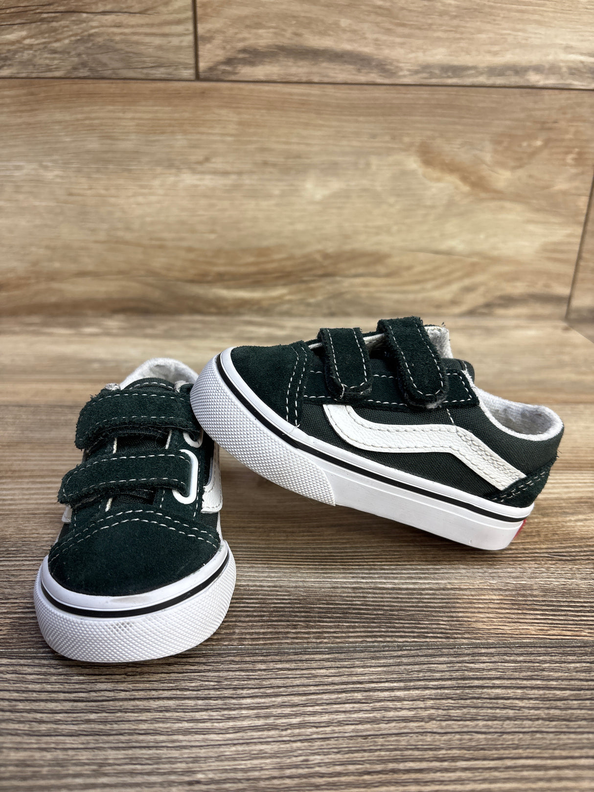 Vans Old Skool V Sneakers, Green sz 4.5c