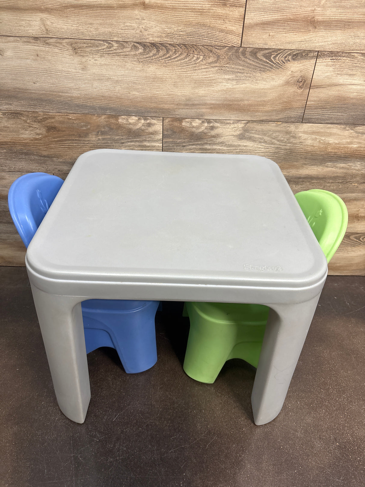 Simplay3 Play Around Table and 2 Chairs Set
