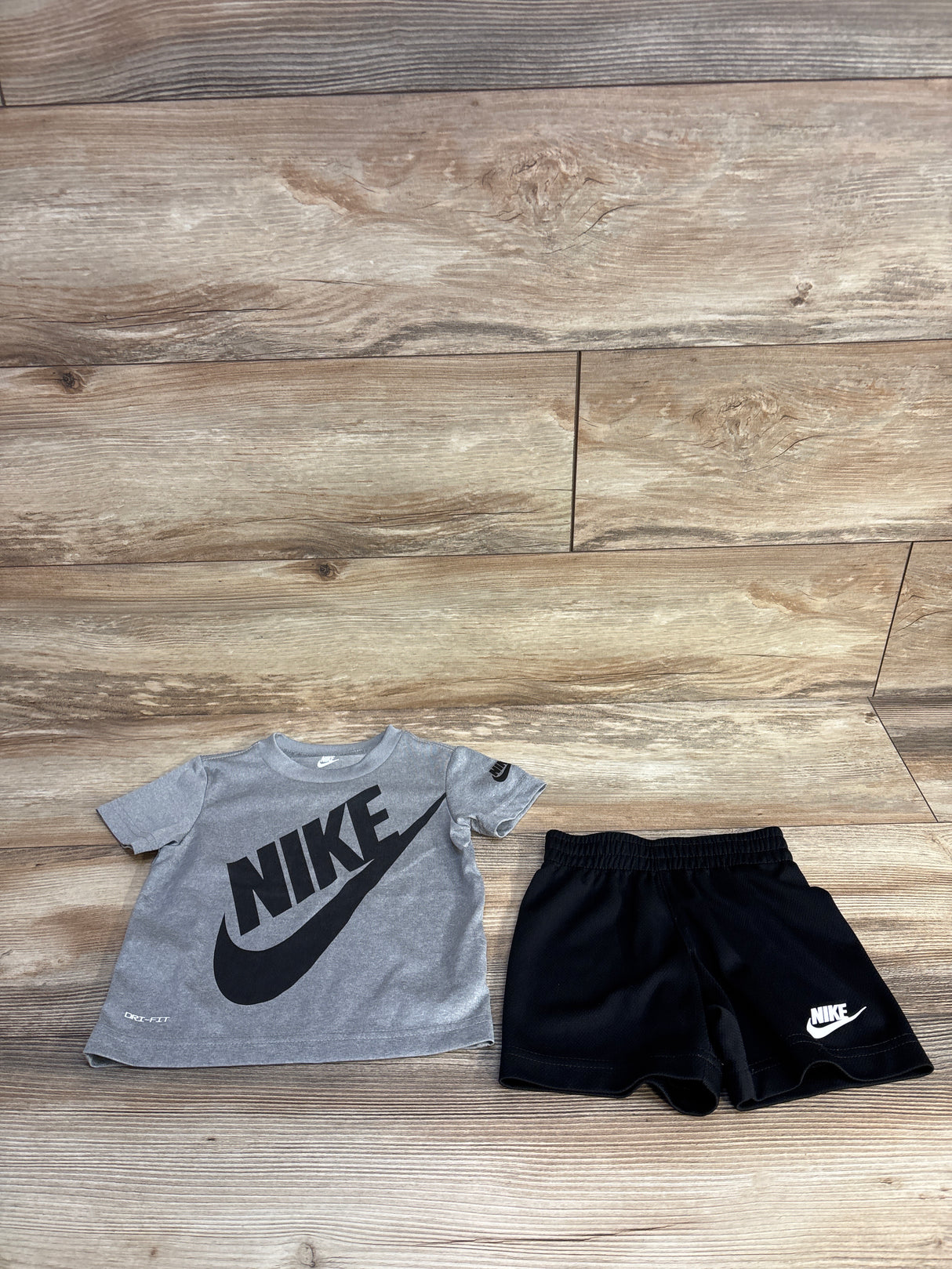 Nike 2pc Set Grey sz 2T