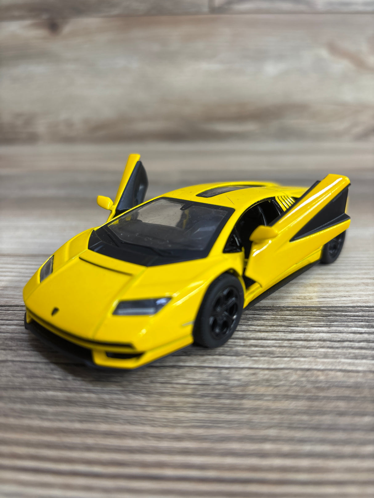 Kinsmart Lamborghini Countach - Yellow
