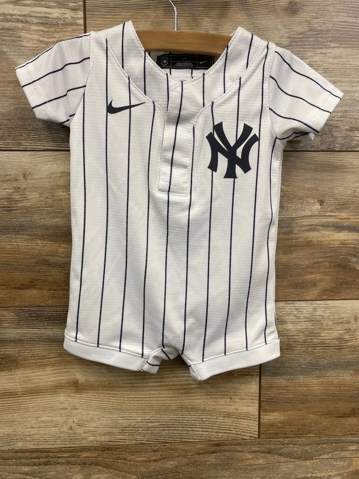 Genuine Merchandise New York Yankees Nike White Official Jersey Romper sz 0-3m