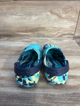 Rugged Shark Swirl Pattern Clogs Blue sz 7c