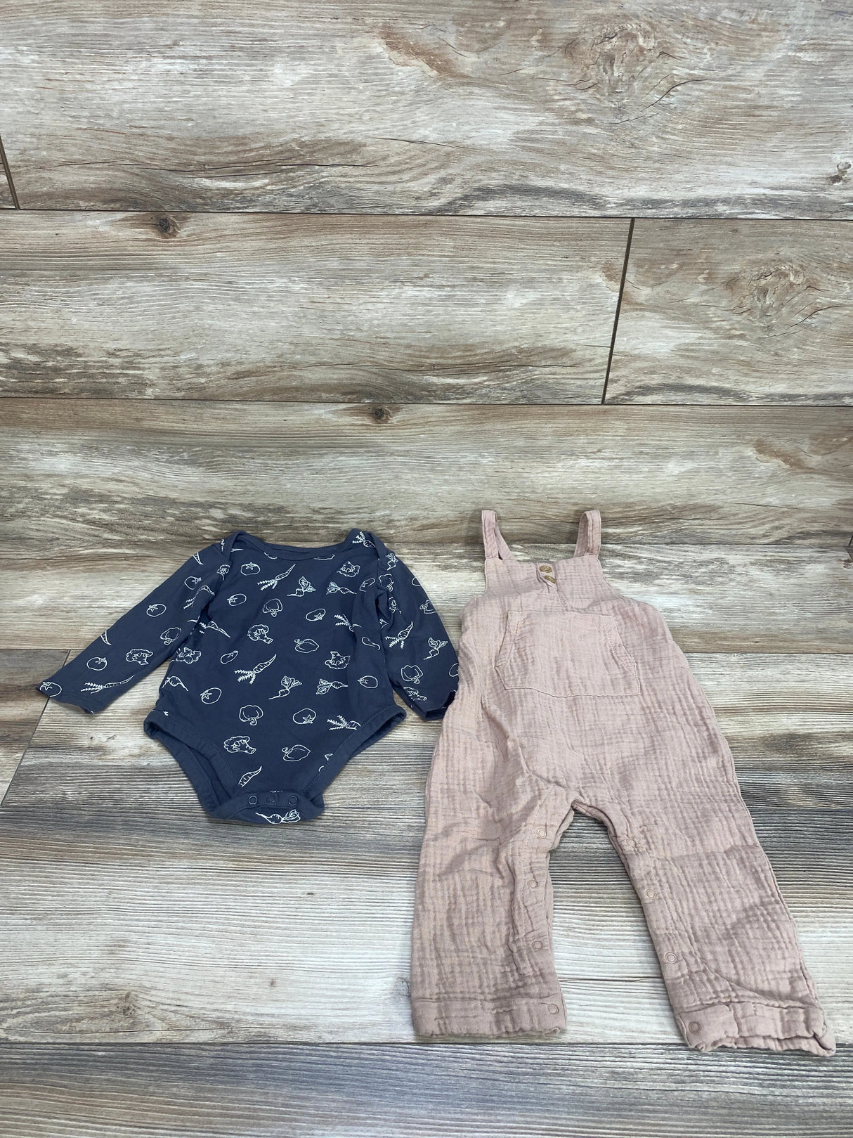 Grayson Collective 2pc Veggies Bodysuit & Overalls Grey sz 12m