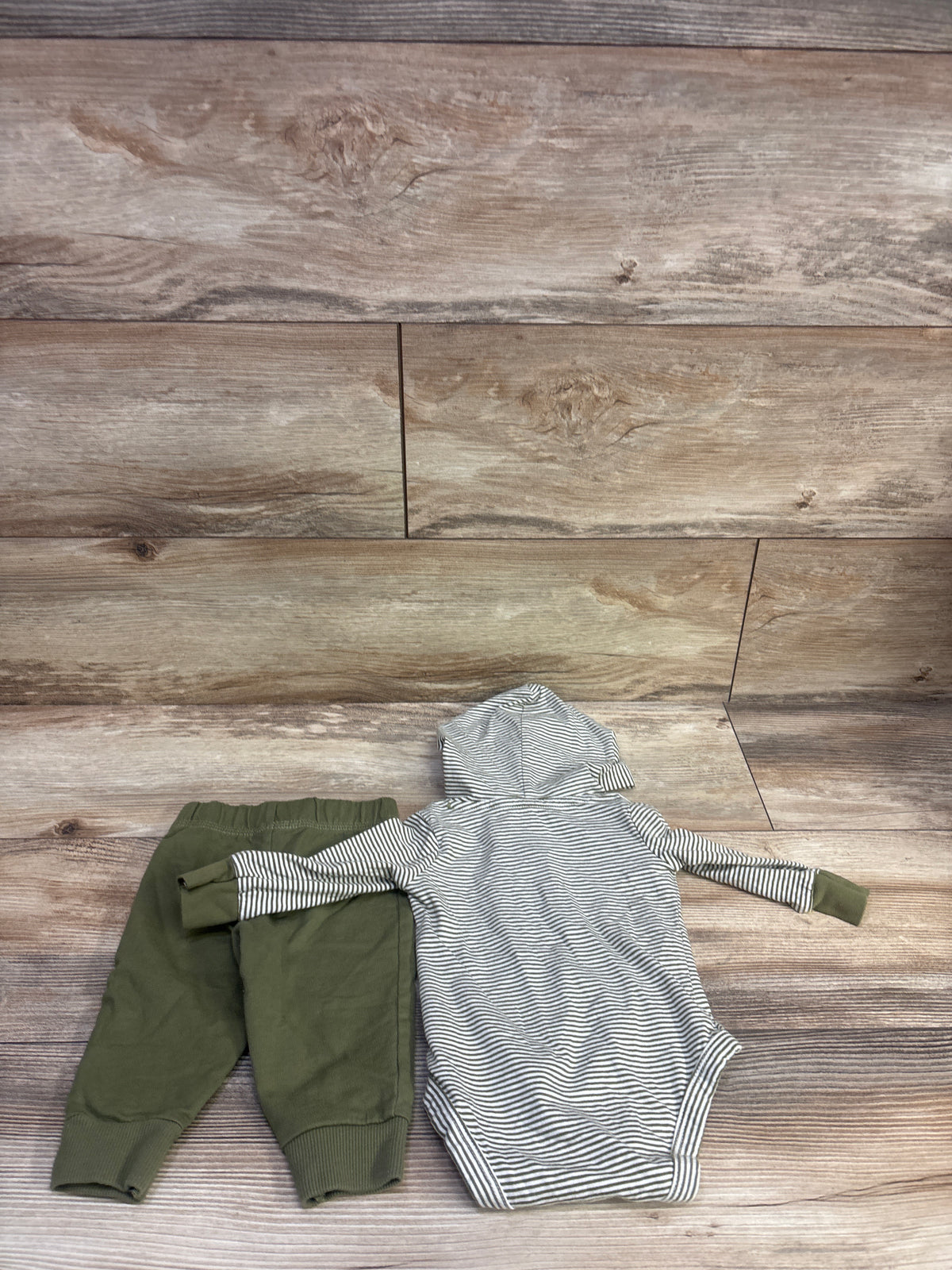 Carter's 2pc Hooded Bodysuit & Pants Set Green sz 6m