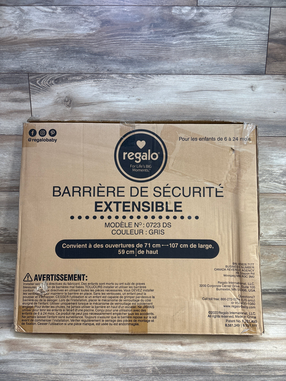 NEW Regalo Expandable Plastic Safety Gate Grey