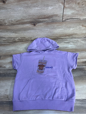 Lilac short-sleeve Versace hoodie with glitter drink graphic, wood background