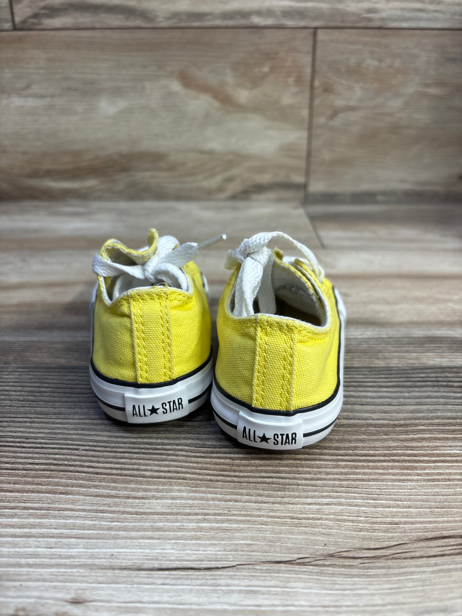 Converse Chuck Taylor All Star Low Top Sneakers Yellow sz 7c