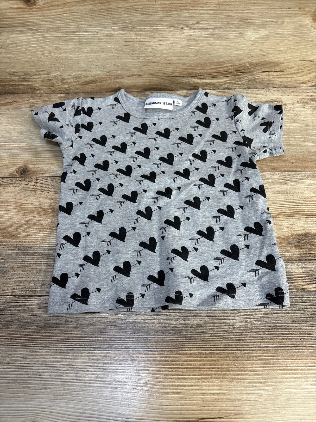 Gardner And The Gang Organic Shirt Heart & Arrow Print Grey sz 4-5T