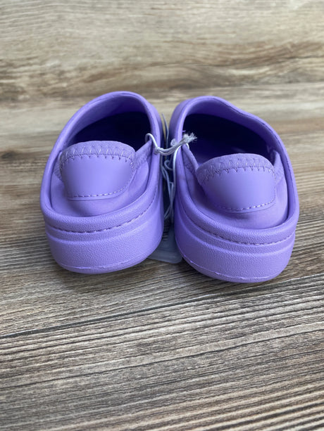 Rear view of Cat & Jack toddler purple water shoes size 10C showcasing heel pull tab and elastic bungee closure on wood background