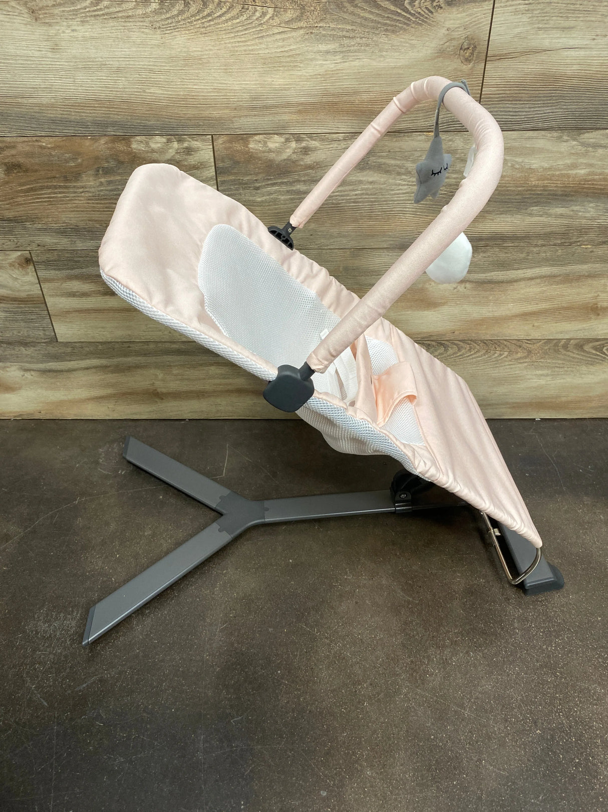Baby Delight Alpine Portable Bouncer in Pink