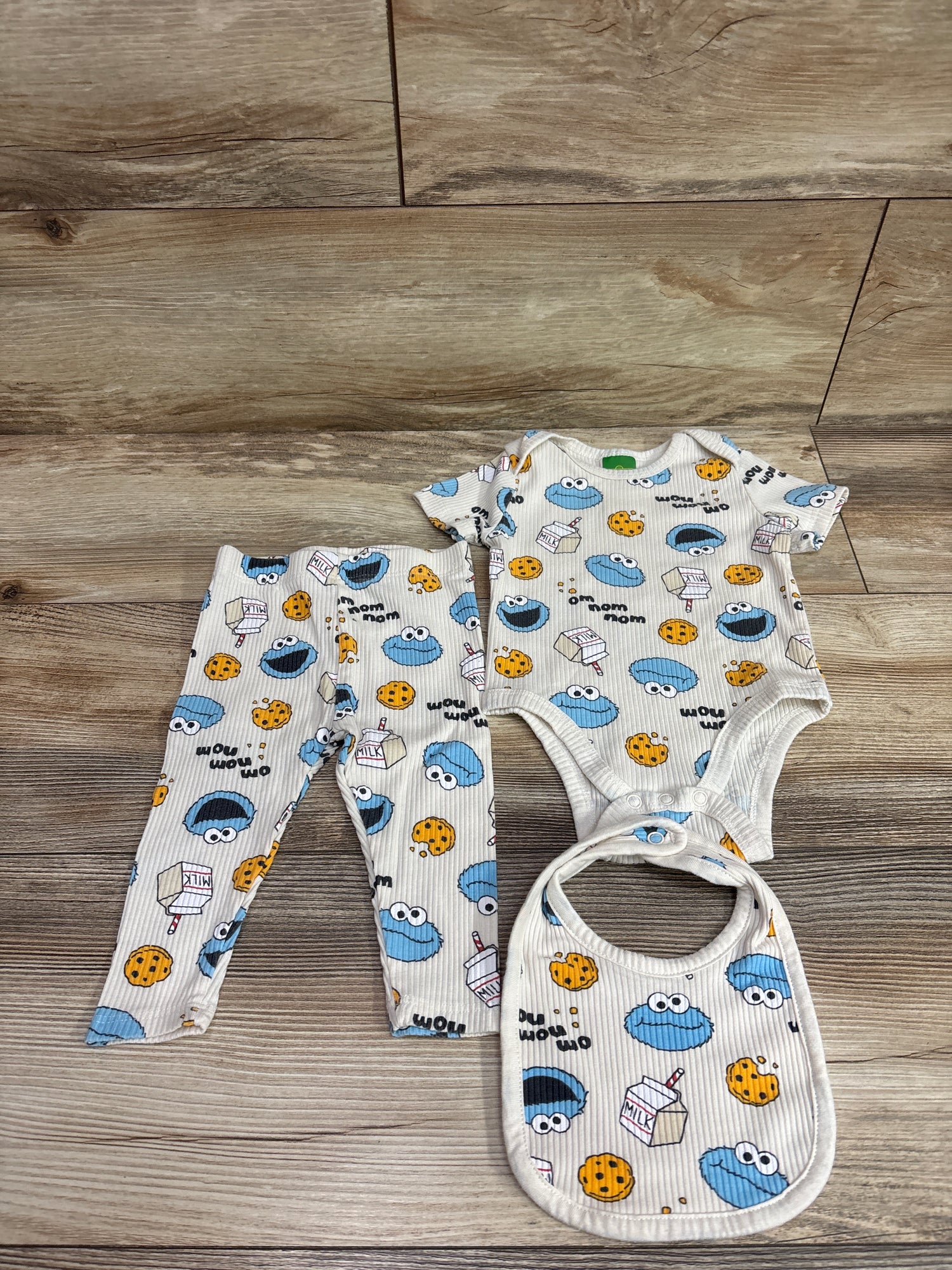 Sesame Street 3pc Ribbed Cookie Monster Bodysuit, Pants, & Bib Set Beige sz 3-6m