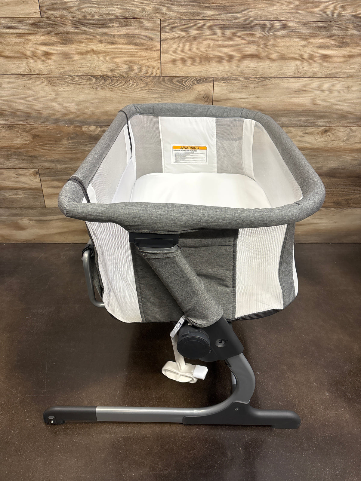 Baby Delight Beside Me Dreamer Bedside Bassinet in Grey