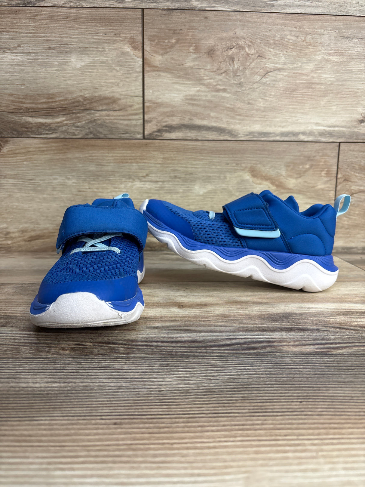 All in Motion Derrek Sneakers Blue sz 2Y