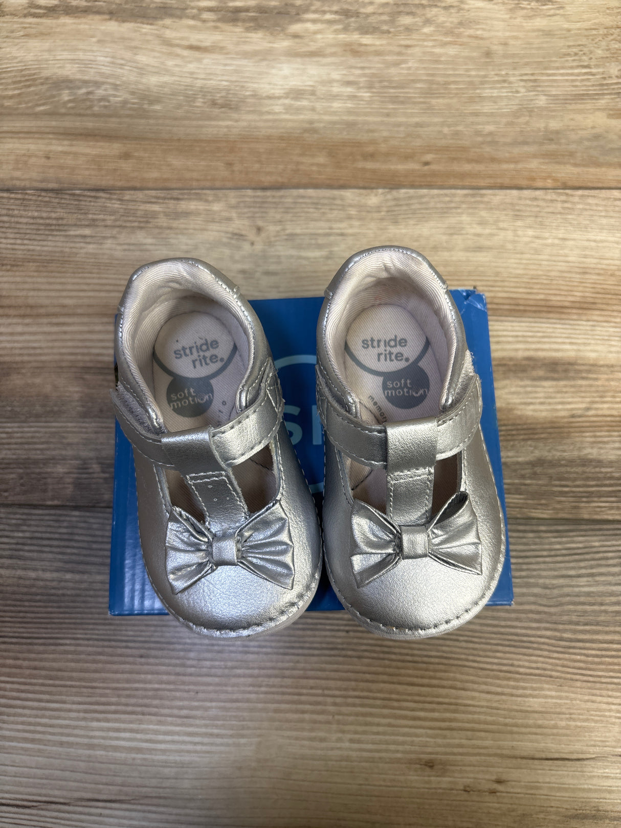 Stride Rite Sm Ashtyn Silver Sneakers sz 5c
