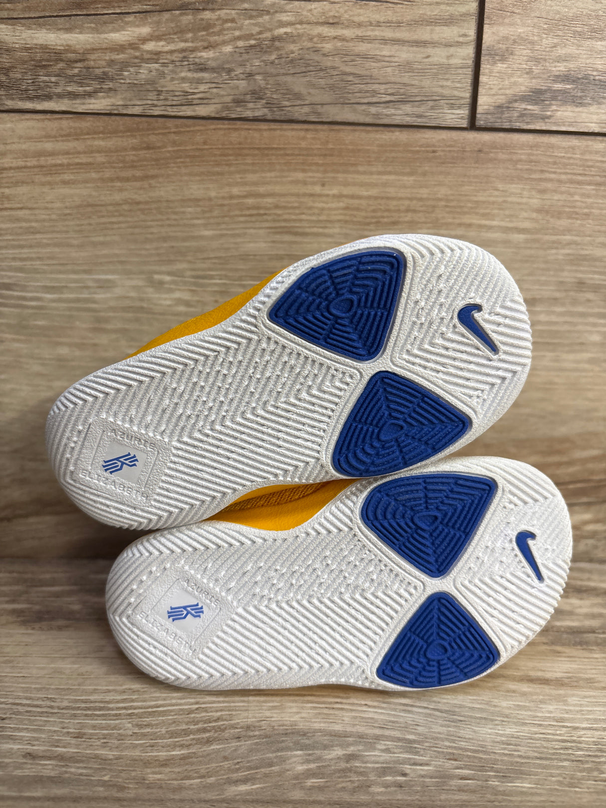 Nike Kyrie Irving III 'Mac and Cheese' Sneakers sz 6c