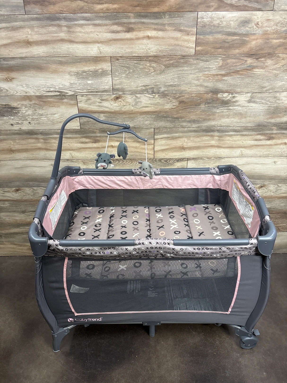 Baby Trend Trend-E Nursery Center Playard in Starlight Pink