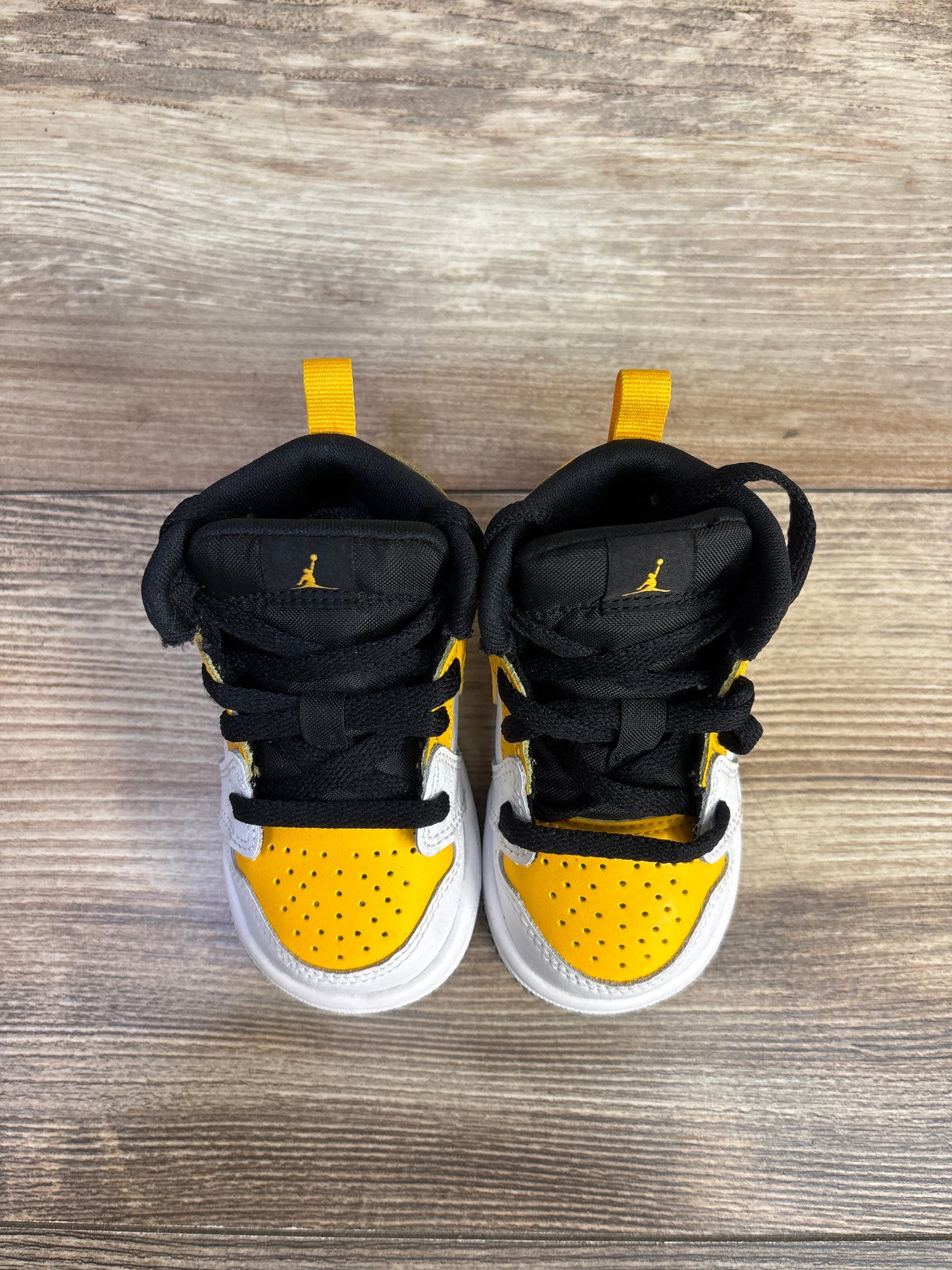Jordan 1 Mid 'University Gold' Sneakers sz 4c