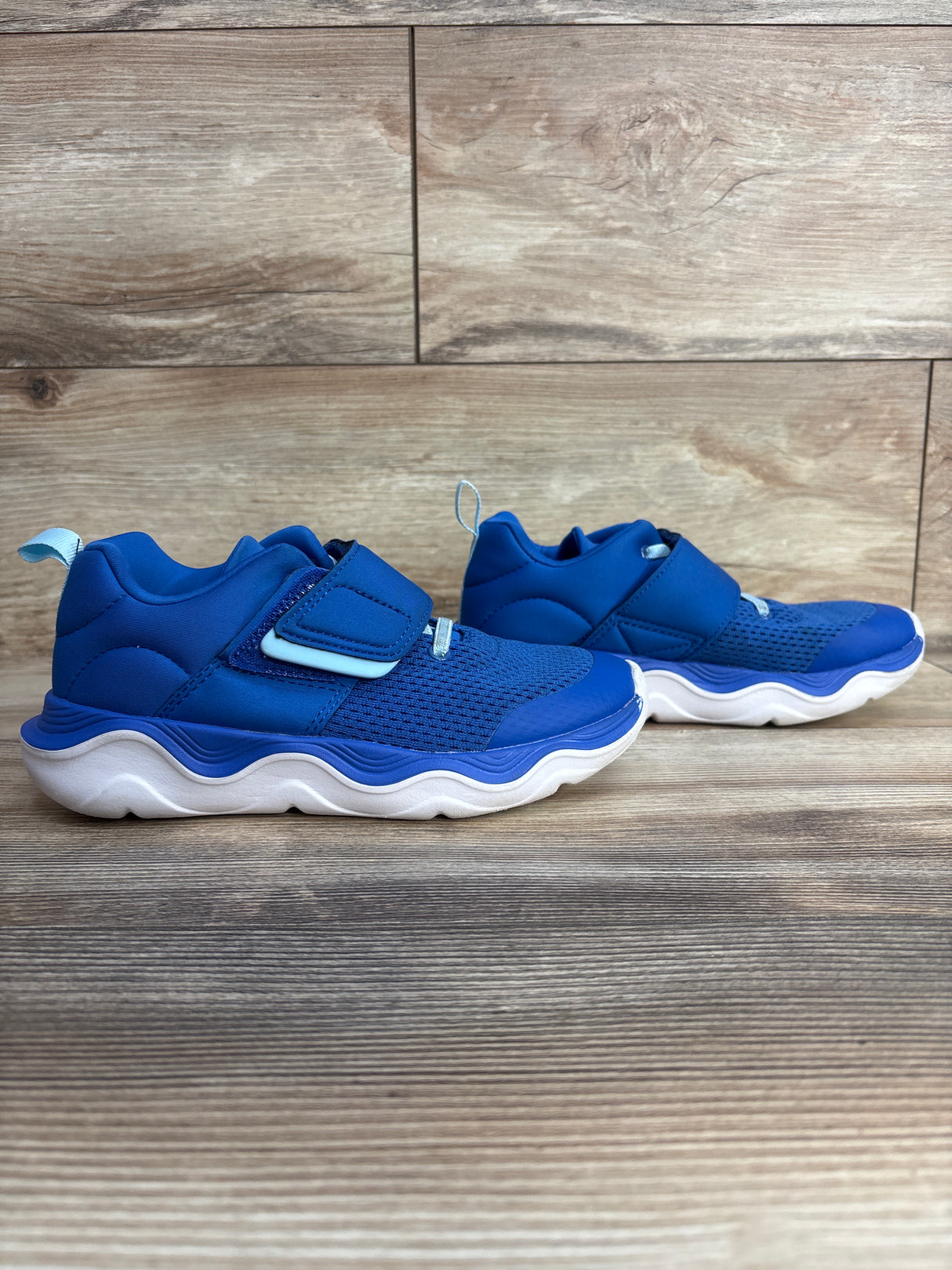 All in Motion Derrek Sneakers Blue sz 2Y
