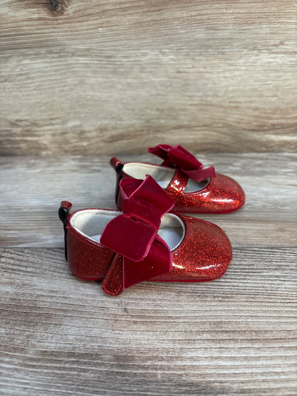 Mary Jane Crib Shoes w/ Bow Detail, Red Glitter sz 3c