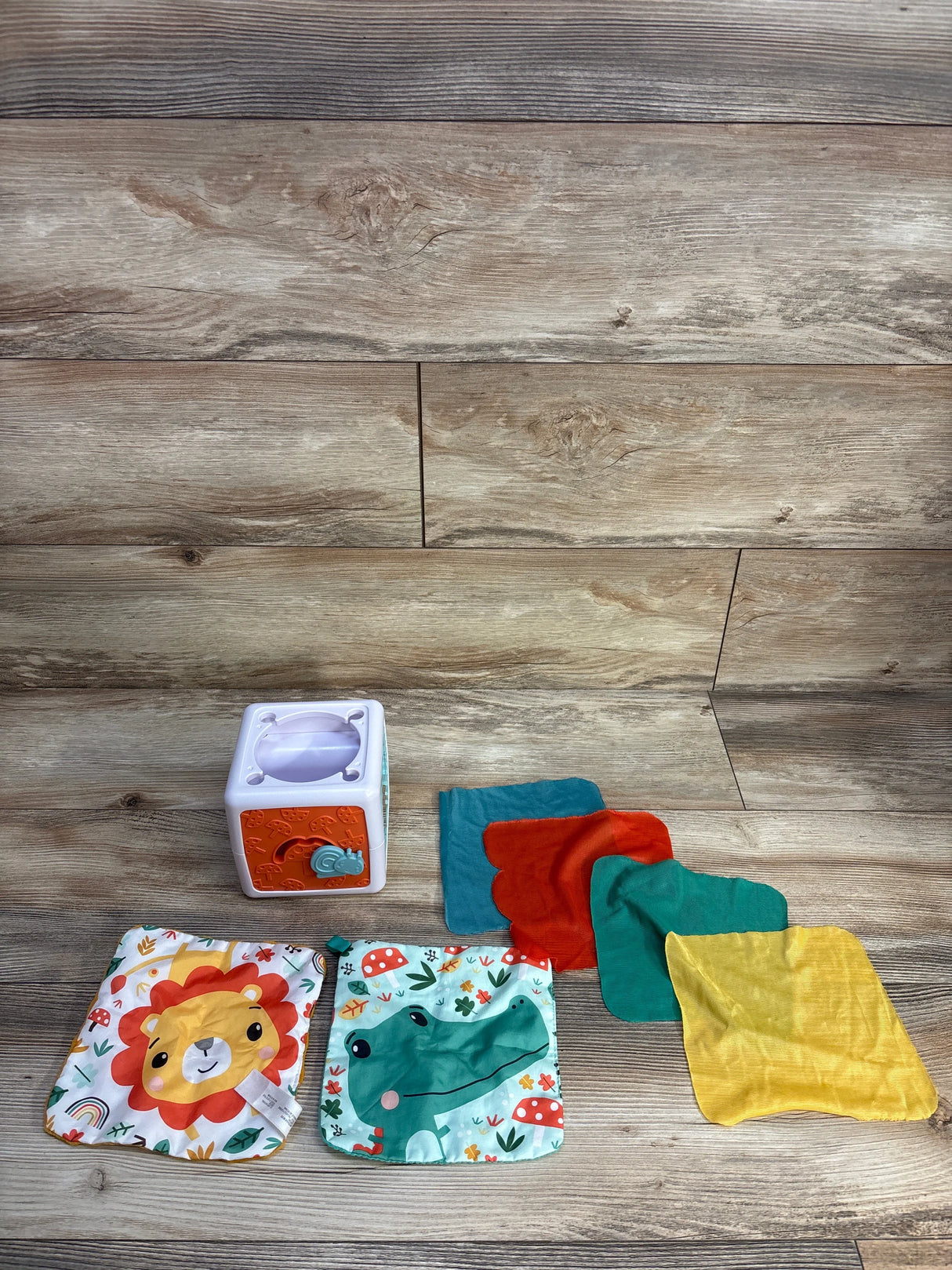 Fisher-Price Tissue Fun Activity Cube