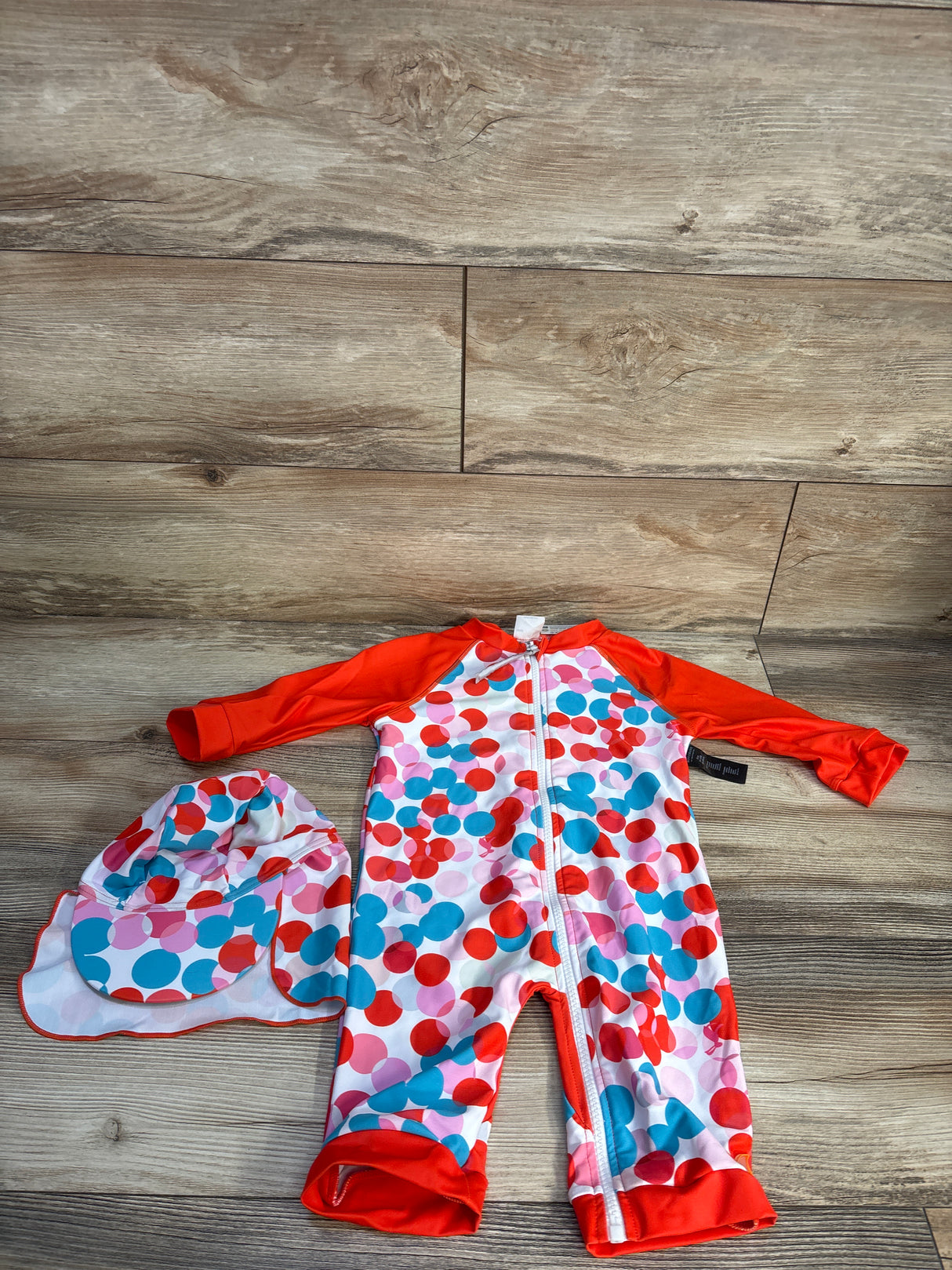 NEW Bonverano 2pc Long Sleeve Rashguard Swimsuit & Hat Set Red sz 2-3T