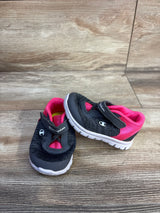 Front three-quarter view of Champion toddler sneakers in grey knit with pink lining, Velcro strap and white sole on wood floor