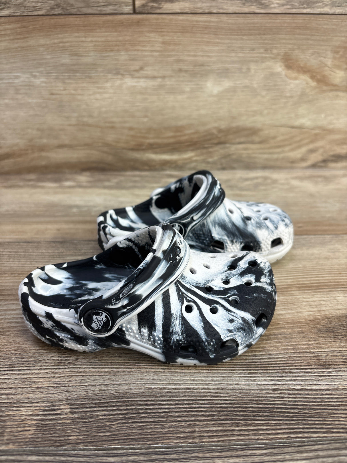 Crocs Classic Clogs White/Black Tie Dye sz 7c
