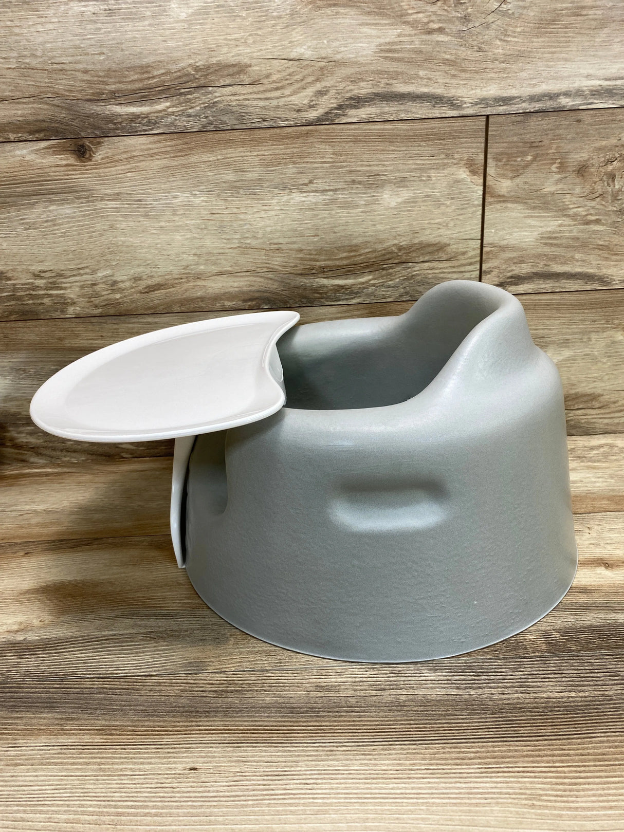 Bumbo Floor Seat & Tray in Grey