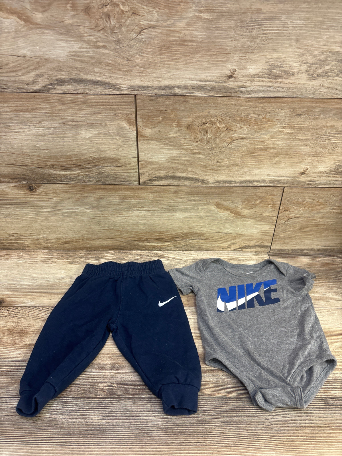 Nike 2pc Bodysuit & Pants Set Grey sz 9m
