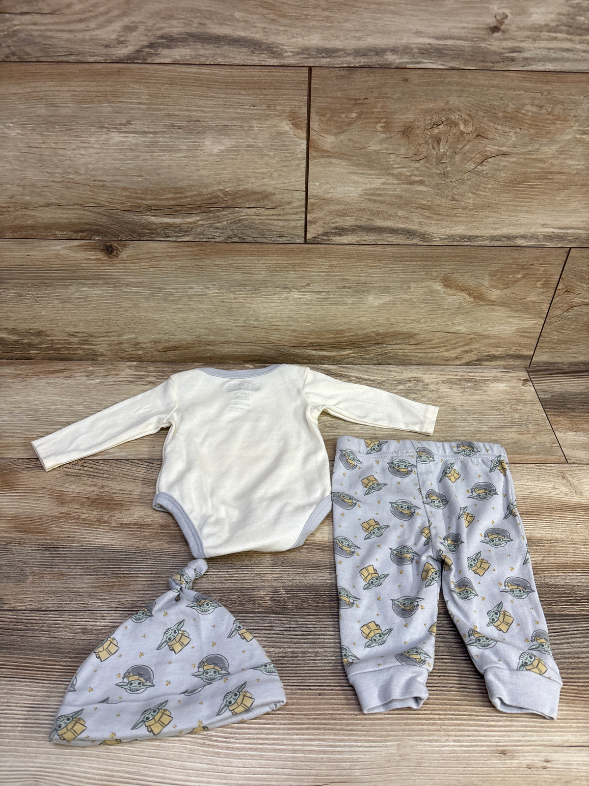 Star Wars 3pc Bodysuit, Pants, & Hat Set Cream sz 0-3m