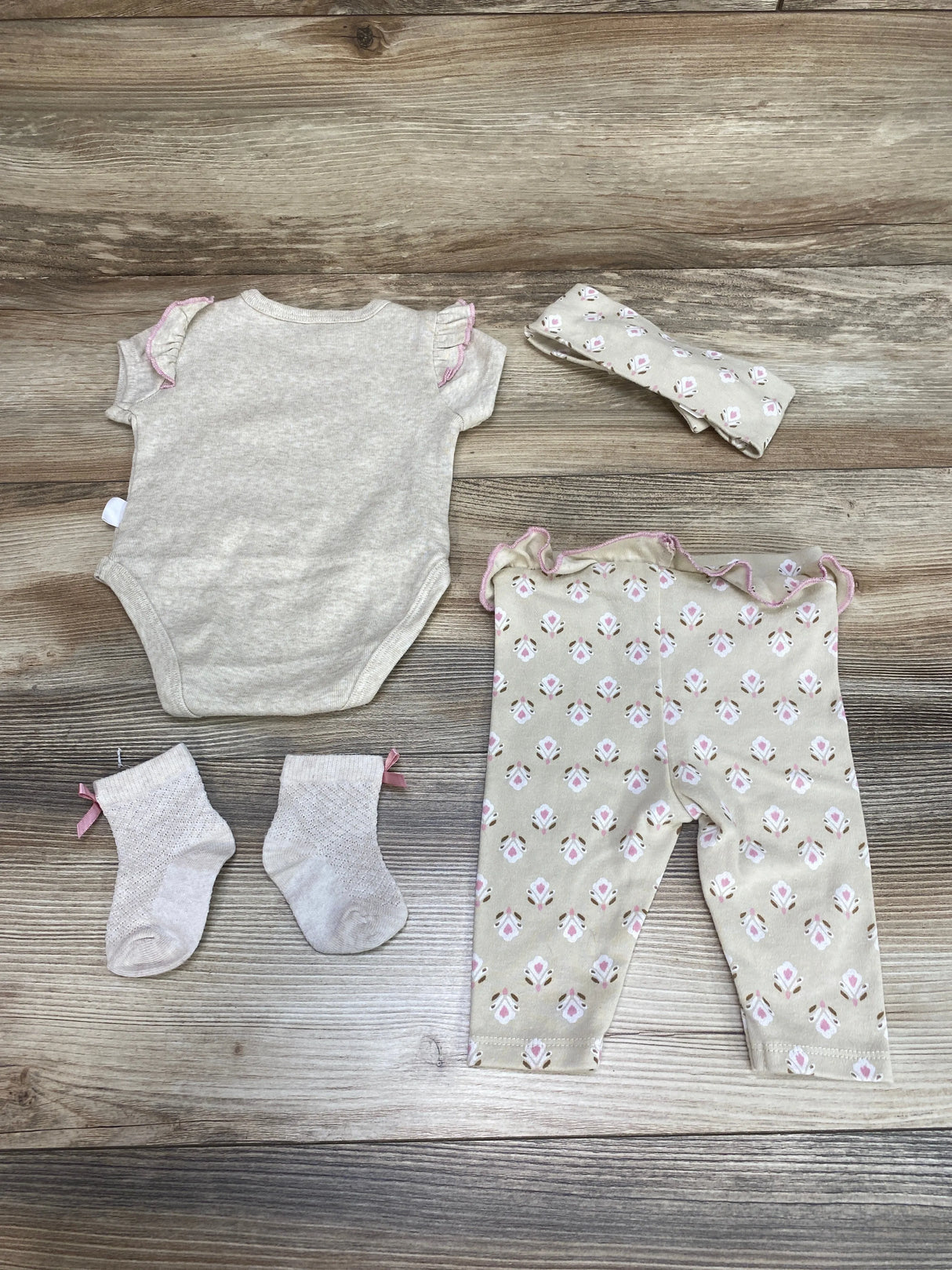 Tahari 4pc Daddy's Girl Bodysuit Set Oatmeal sz 0-3m