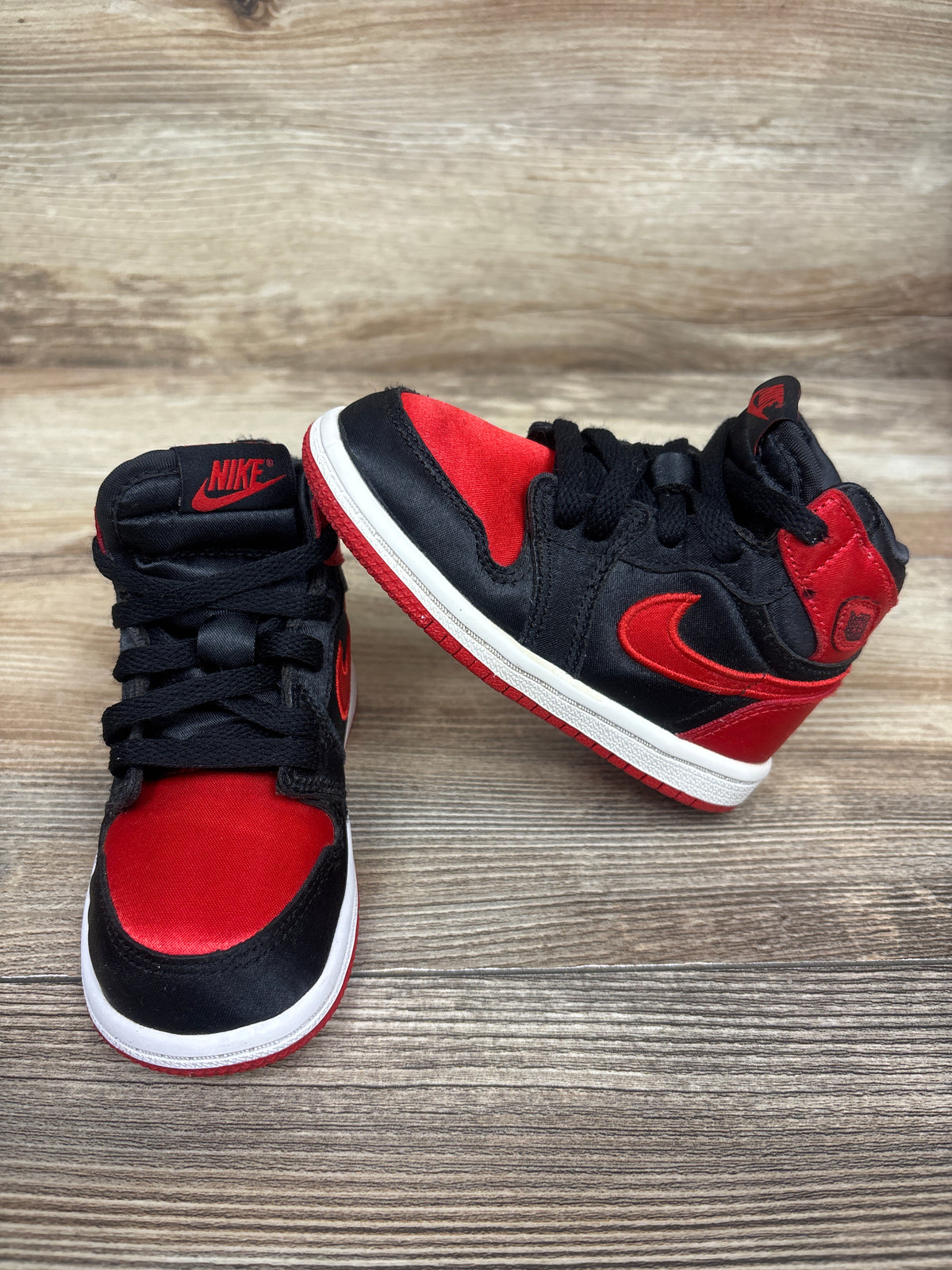 Air Jordan 1 Retro High OG TD 'Satin Bred' Sneakers sz 7c