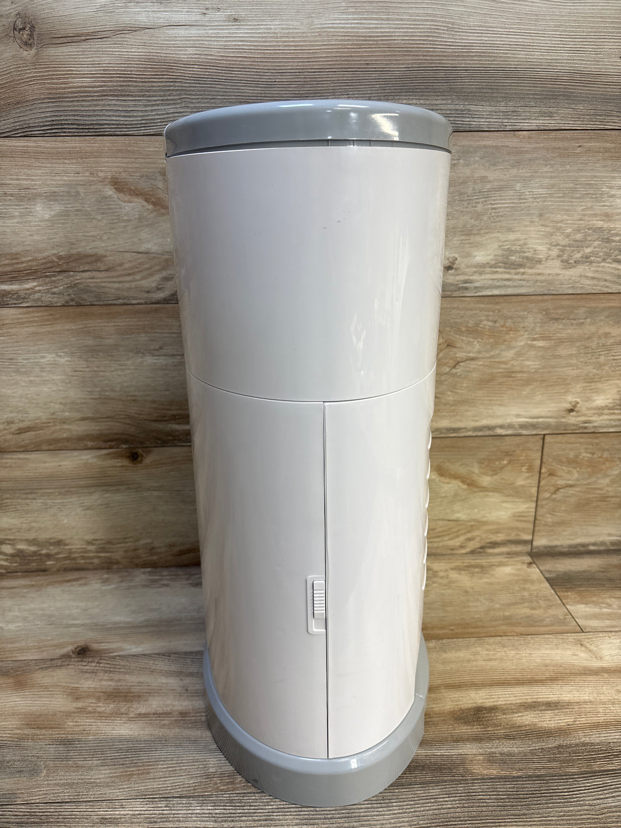 Dekor Plus Hands-Free Diaper Pail with Four Refill Packs