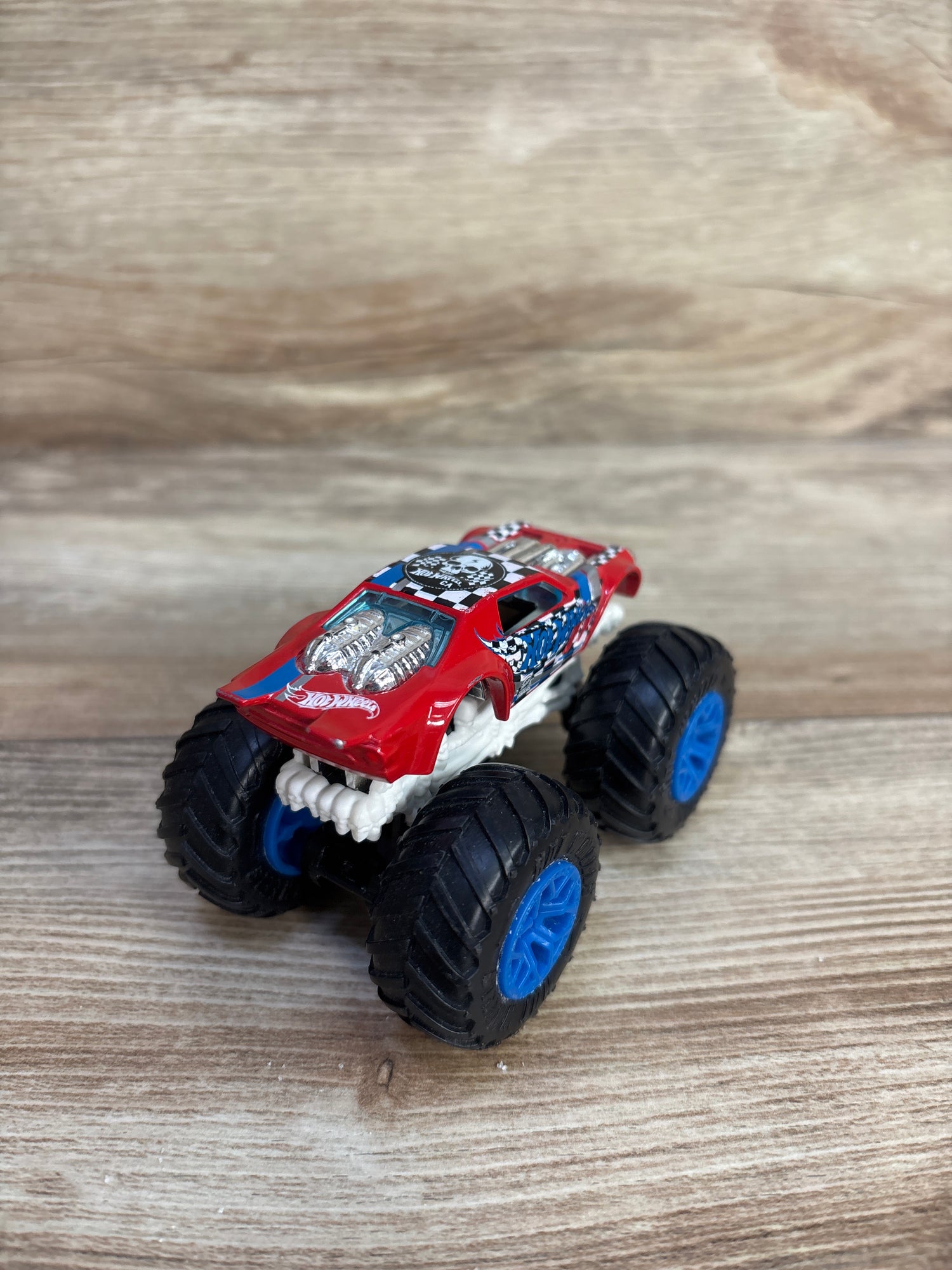 Hot Wheels Monster Trucks 1:64 Scale Back to Basics Night Shifter