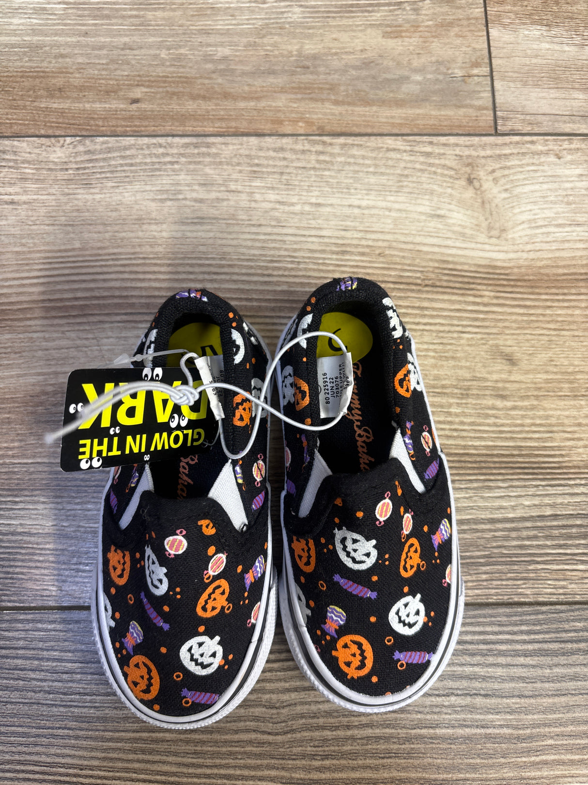 NEW Tommy Bahama Glow in The Dark Halloween Sneakers Black sz 5c