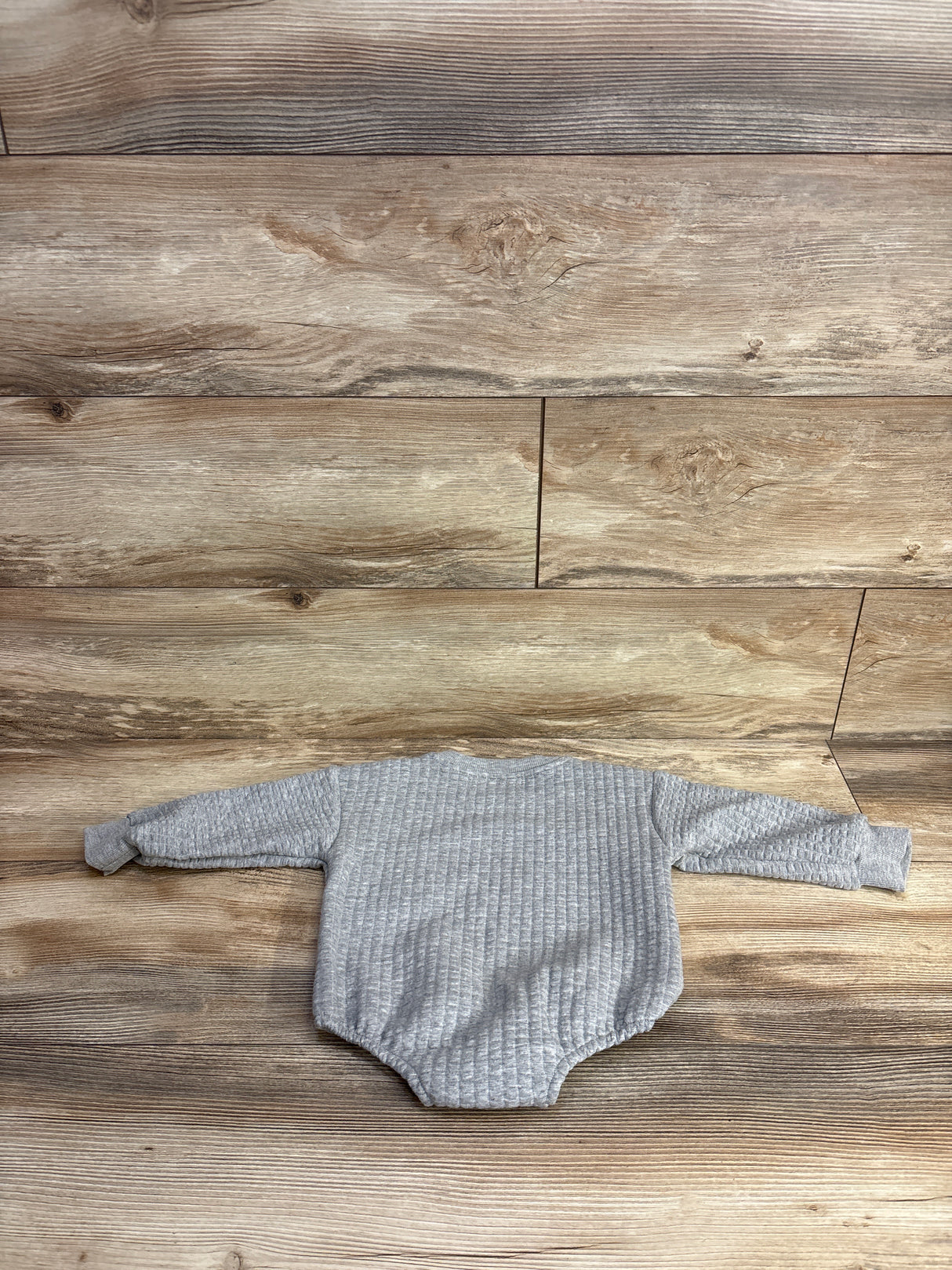 Winnie+Crew Textured Bubble Romper Grey sz 9-12m