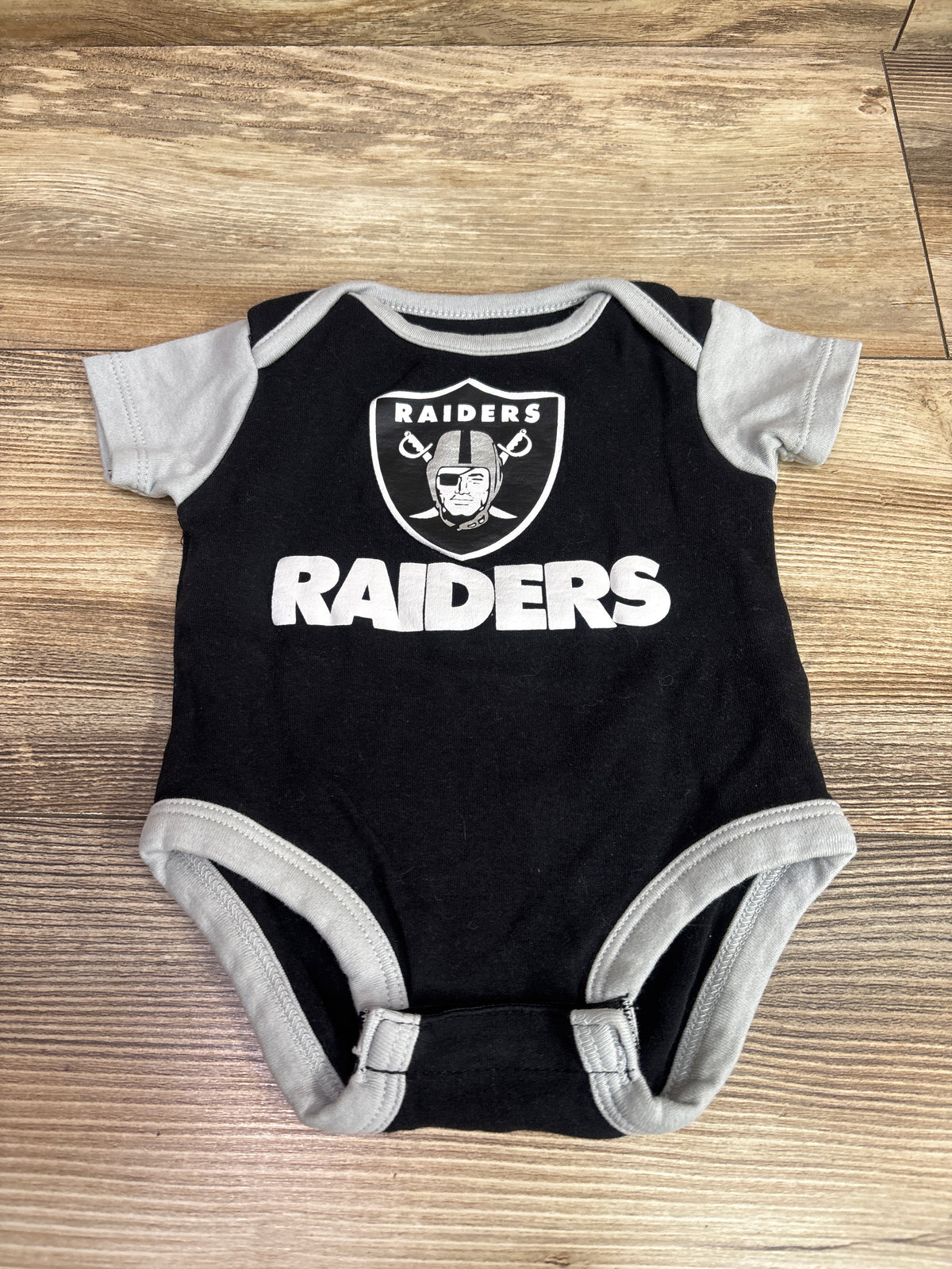 NFL Team Apparel Raiders Bodysuit Black sz 0/3m
