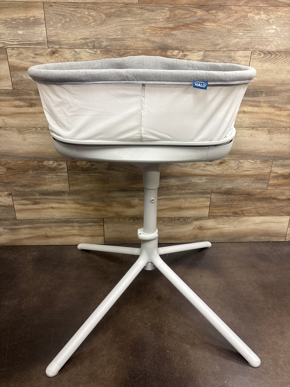 Halo BassiNest Connected Swivel Sleeper 3.0 Smart Bassinet in Grey