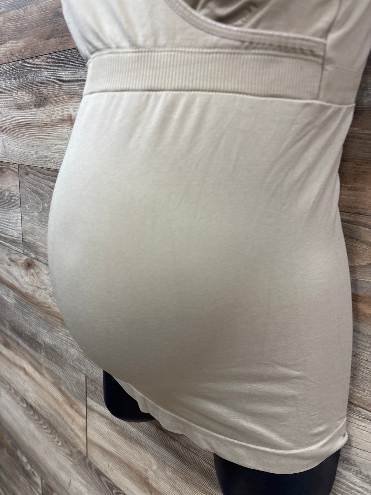 Ingrid & Isabel Seamless Crossover Nursing Tank Top Beige sz Large