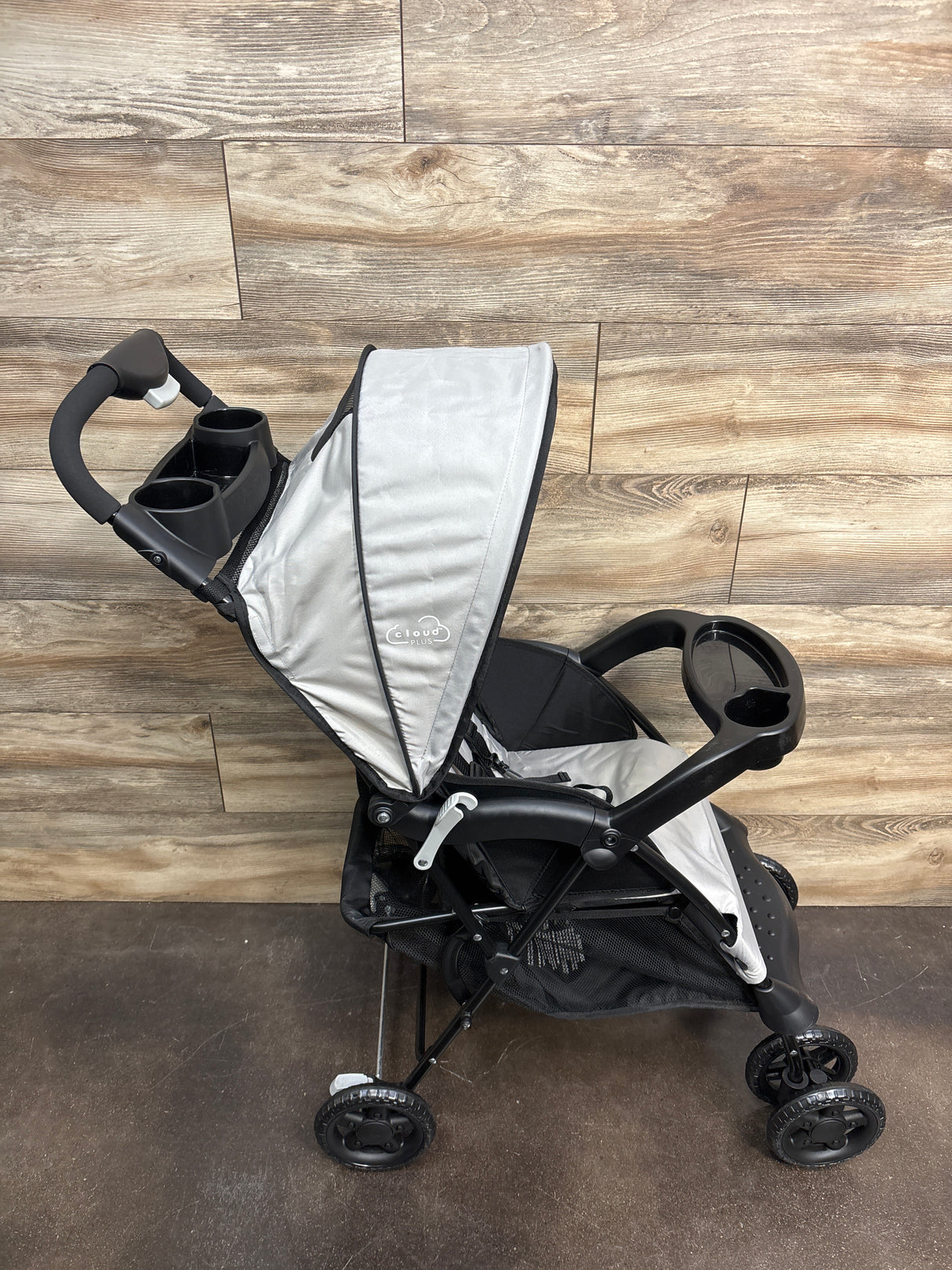 NWOT Kolcraft Cloud Sport Lightweight Stroller, Grey