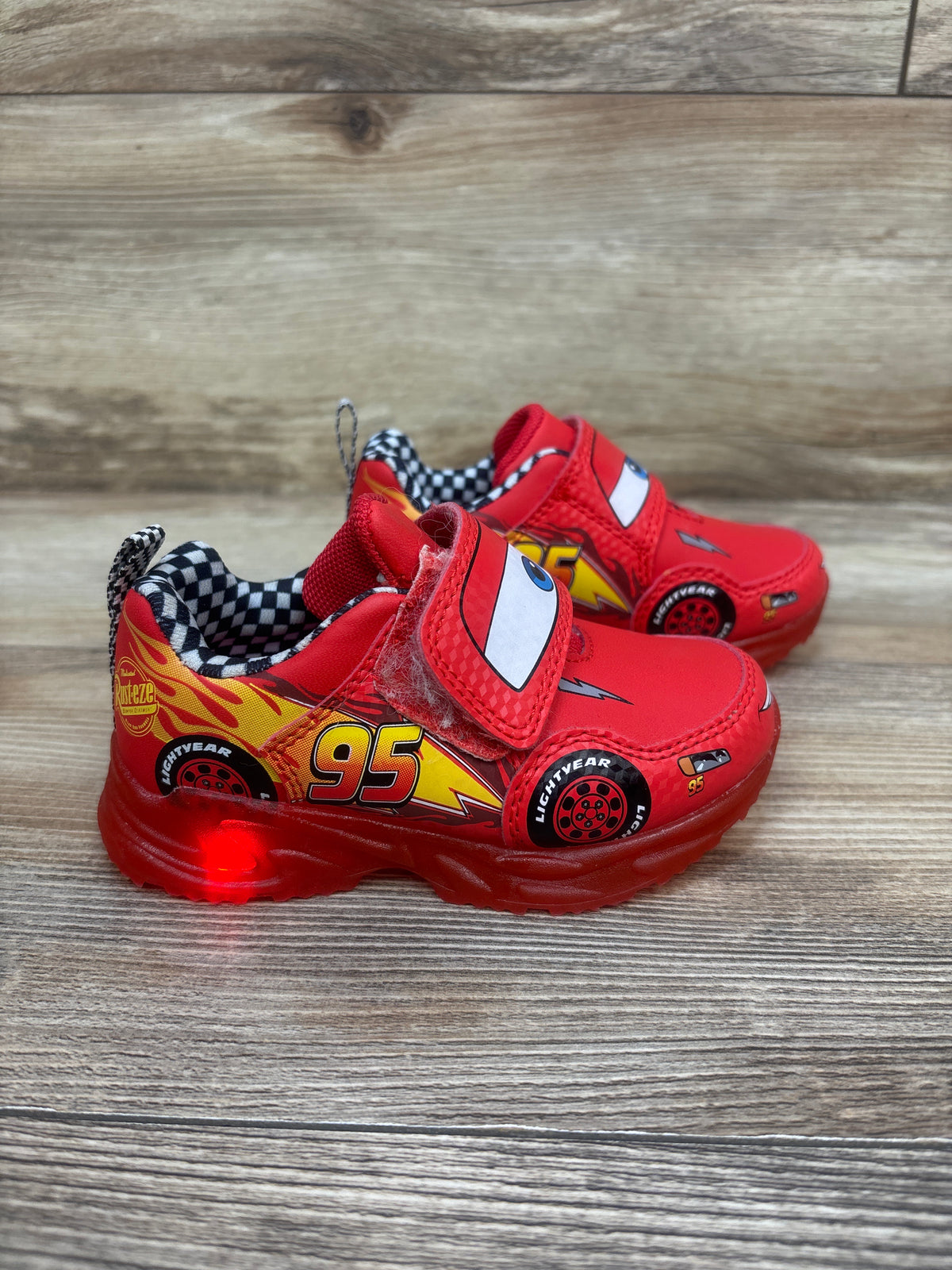 Boxlunch x Disney Pixar Cars Lightning McQueen Light-Up Sneakers Red sz 7c