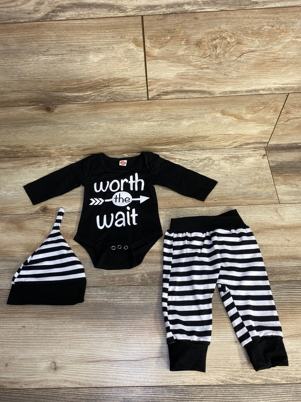 3pc Worth The Wait Bodysuit & Bottoms Set Black sz 0-3m