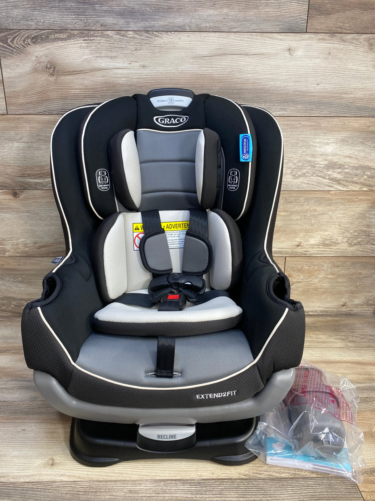 NEW Graco Extend2Fit Convertible Car Seat in Gotham