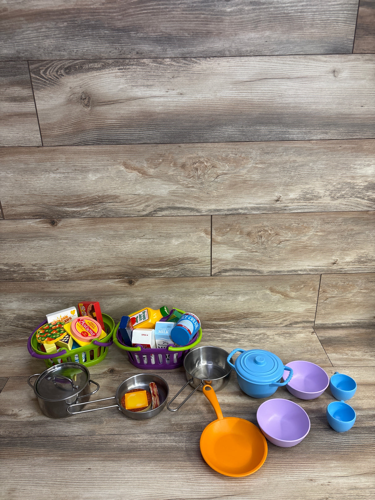 21pc Wooden Play Food w/ 2 Baskets & 11pc Dishes