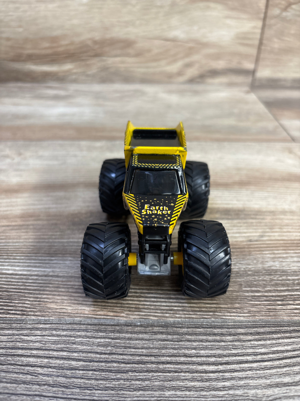 Monster Jam Earth Shaker Monster Truck